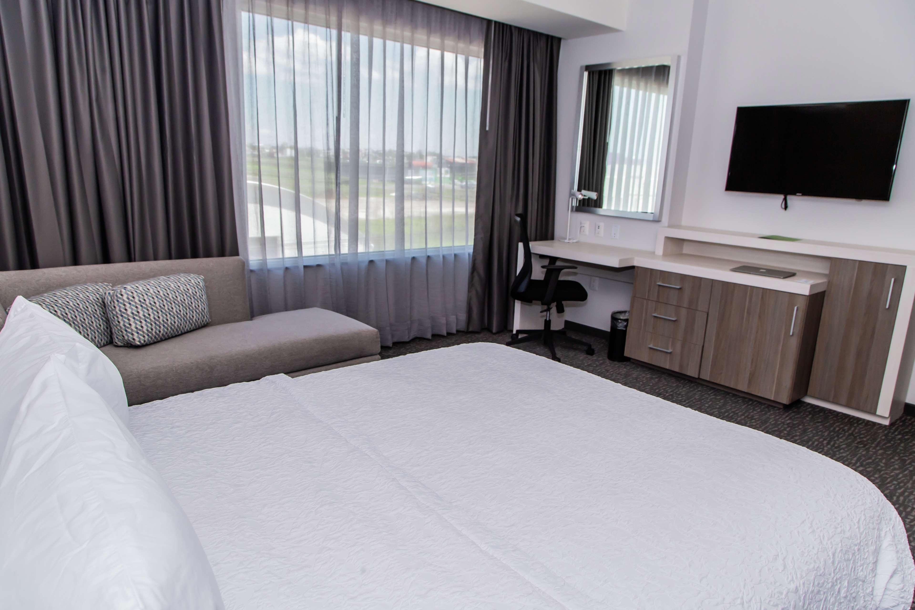 Hampton Inn & Suites By Hilton Puebla Exterior foto