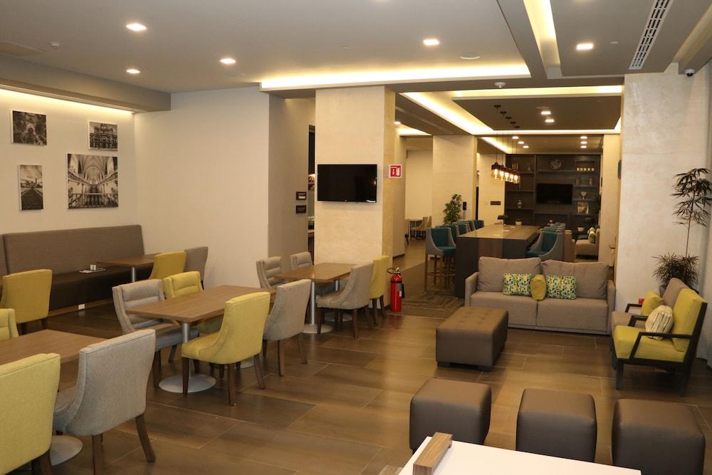 Hampton Inn & Suites By Hilton Puebla Exterior foto