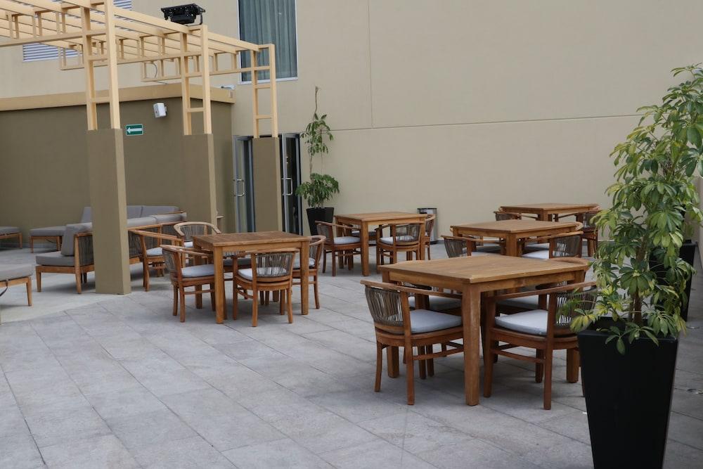 Hampton Inn & Suites By Hilton Puebla Exterior foto
